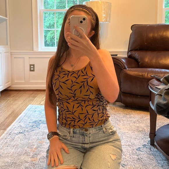 Shimmery gold tank top - Picture 2 of 6